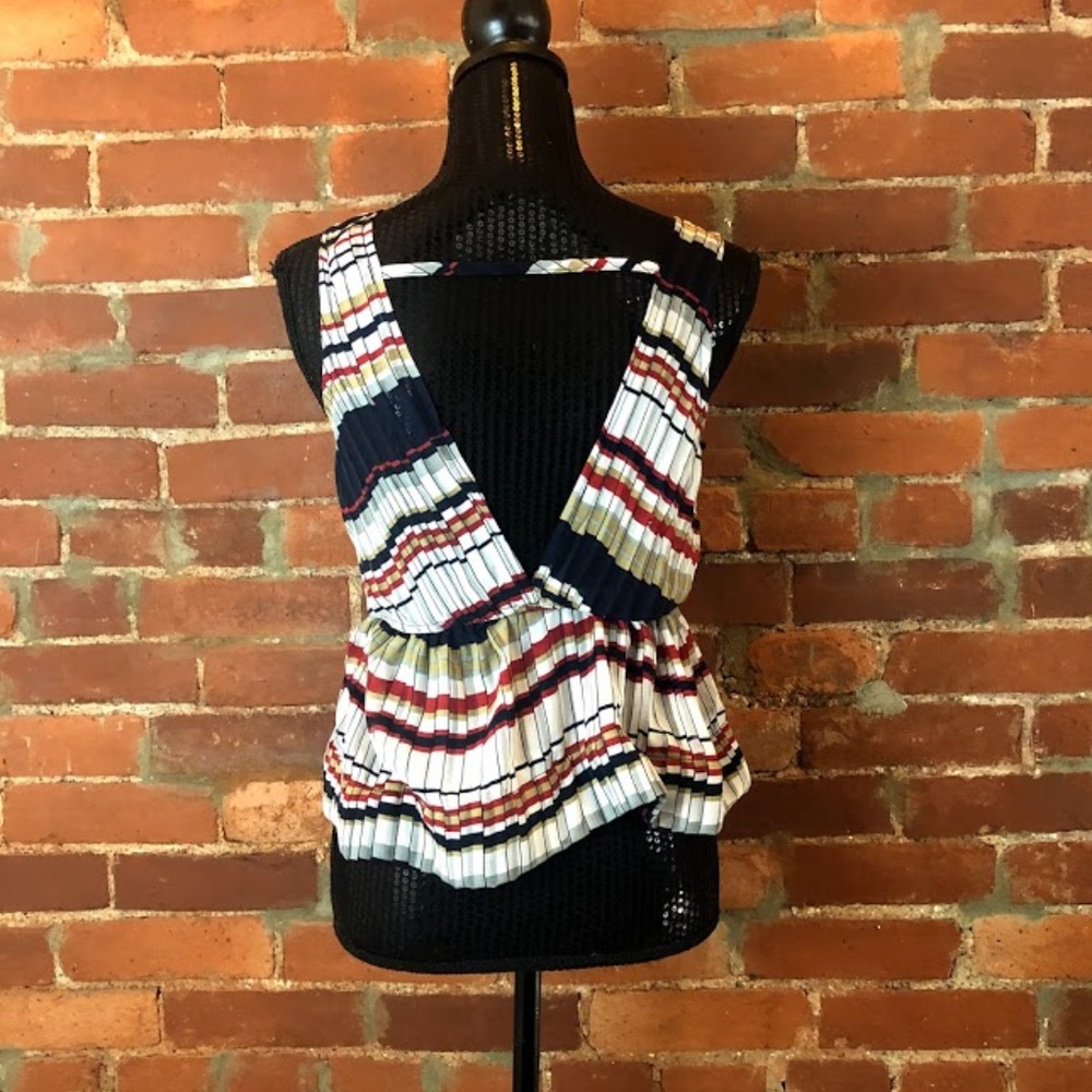 Structured Deep Vee Top - Picture 2 of 2